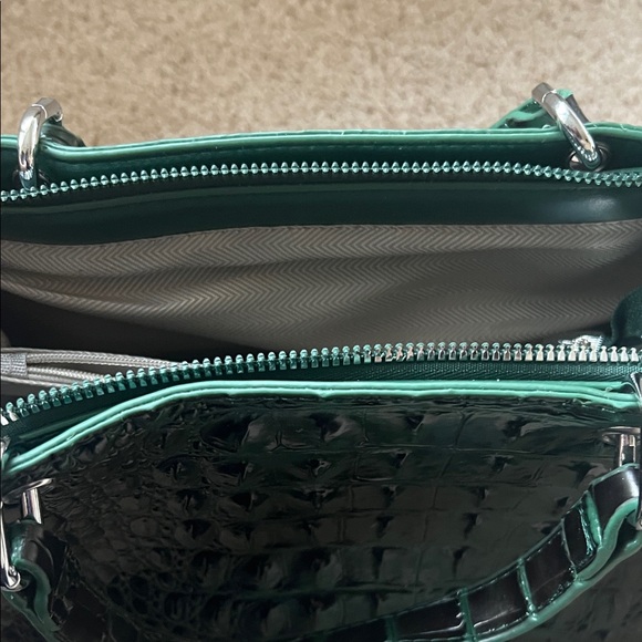 Elegant Green Faux Crocodile-Embossed Women's Bag - Picture 2 of 5